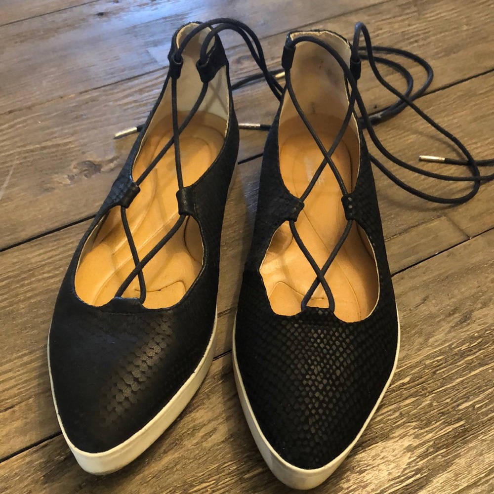 Dr. Scholl’s black leather lace-up shoes